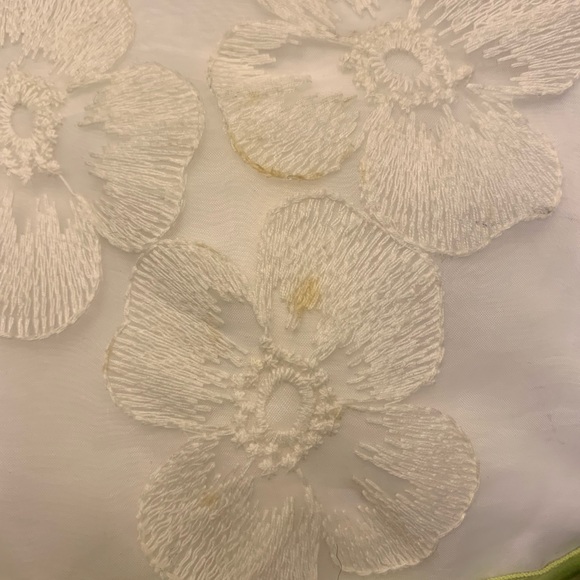 Gymboree Girls formal dress 5T white organdy with green accent. - Picture 5 of 5